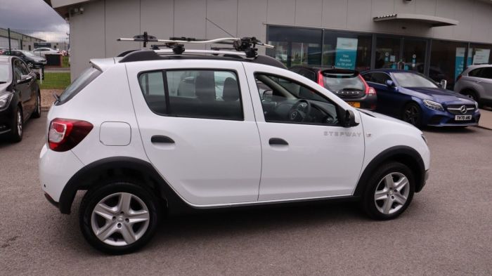 Dacia Sandero Stepway 1.5 LAUREATE DCI 5d 90 BHP Hatchback Diesel WHITE