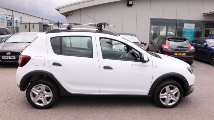 Dacia Sandero Stepway 1.5 LAUREATE DCI 5d 90 BHP Hatchback Diesel WHITE