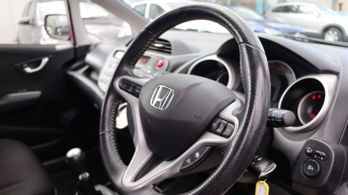 Honda Jazz 1.3 I-VTEC SI 5d 99 BHP Hatchback Petrol RED