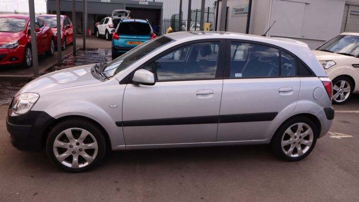 Kia Rio 1.5 SPORT CRDI 5d 109 BHP Hatchback Diesel SILVER