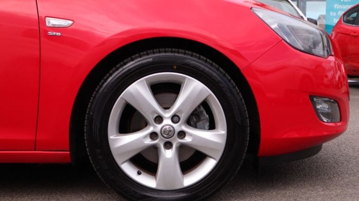 Vauxhall Astra 2.0 SRI CDTI S/S 5d 157 BHP Hatchback Diesel RED