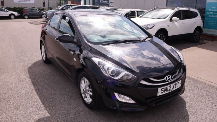 Hyundai i30 1.6 ACTIVE BLUE DRIVE CRDI  5d 109 BHP Hatchback Diesel BLACK