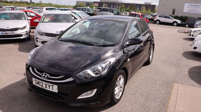 Hyundai i30 1.6 ACTIVE BLUE DRIVE CRDI  5d 109 BHP Hatchback Diesel BLACK