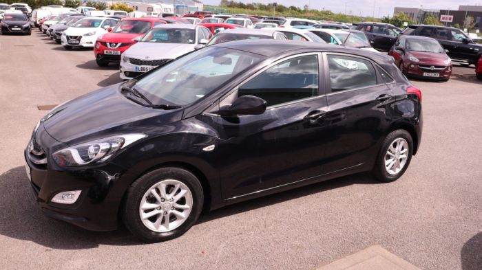 Hyundai i30 1.6 ACTIVE BLUE DRIVE CRDI  5d 109 BHP Hatchback Diesel BLACK