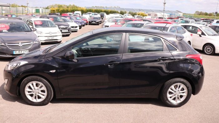 Hyundai i30 1.6 ACTIVE BLUE DRIVE CRDI  5d 109 BHP Hatchback Diesel BLACK