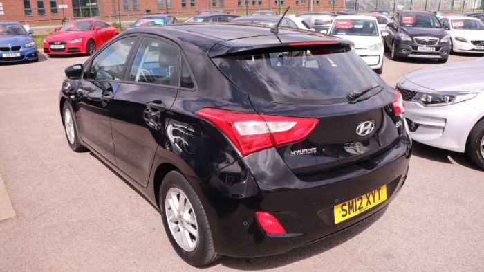 Hyundai i30 1.6 ACTIVE BLUE DRIVE CRDI  5d 109 BHP Hatchback Diesel BLACK