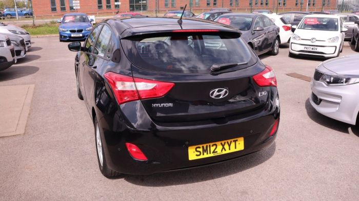 Hyundai i30 1.6 ACTIVE BLUE DRIVE CRDI  5d 109 BHP Hatchback Diesel BLACK