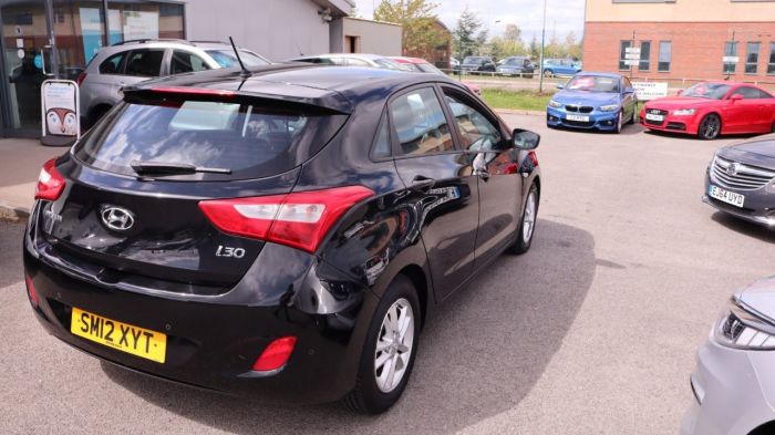 Hyundai i30 1.6 ACTIVE BLUE DRIVE CRDI  5d 109 BHP Hatchback Diesel BLACK