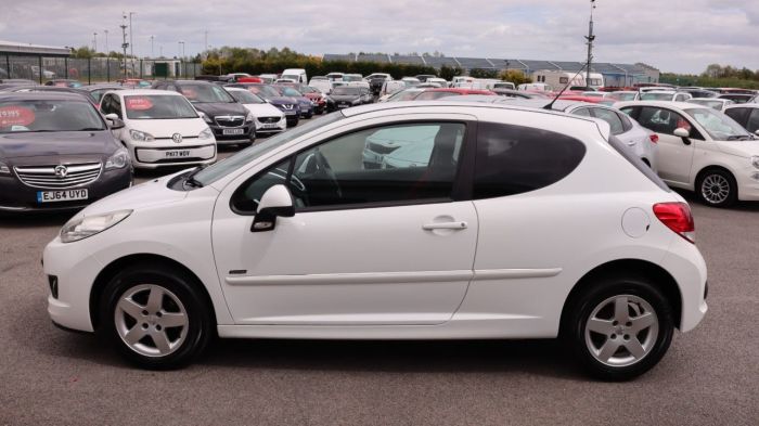 Peugeot 207 1.4 SPORTIUM 3d 74 BHP Hatchback Petrol WHITE