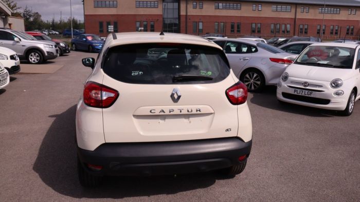 Renault Captur 1.5 EXPRESSION PLUS DCI 5d 90 BHP Hatchback Diesel CREAM