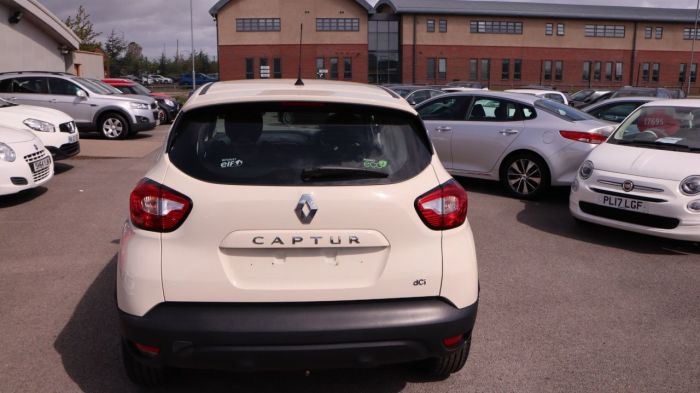 Renault Captur 1.5 EXPRESSION PLUS DCI 5d 90 BHP Hatchback Diesel CREAM