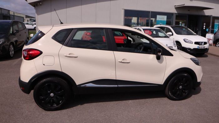 Renault Captur 1.5 EXPRESSION PLUS DCI 5d 90 BHP Hatchback Diesel CREAM