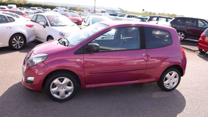 Renault Twingo 1.1 DYNAMIQUE 3d 75 BHP Hatchback Petrol RED