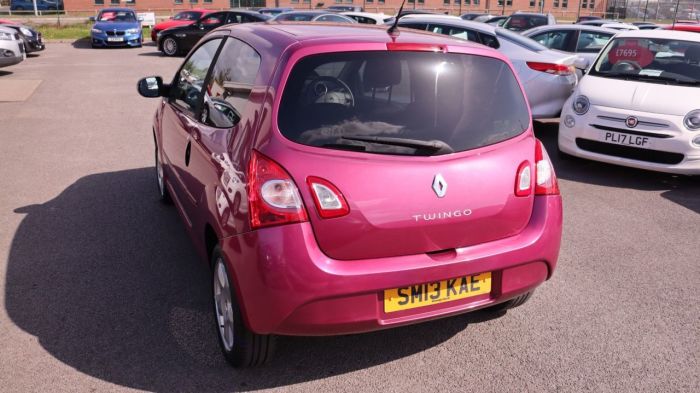 Renault Twingo 1.1 DYNAMIQUE 3d 75 BHP Hatchback Petrol RED