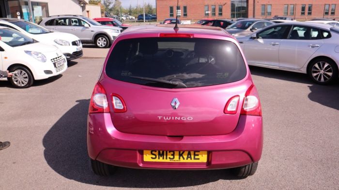 Renault Twingo 1.1 DYNAMIQUE 3d 75 BHP Hatchback Petrol RED