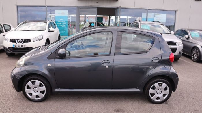 Toyota Aygo 1.0 VVT-I PLUS 5d 67 BHP Hatchback Petrol GREY