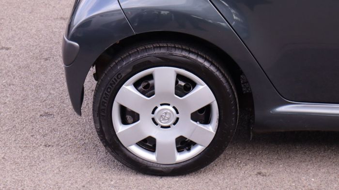 Toyota Aygo 1.0 VVT-I PLUS 5d 67 BHP Hatchback Petrol GREY