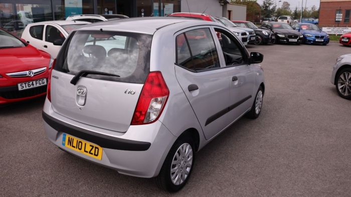 Hyundai i10 1.2 CLASSIC 5d 77 BHP Hatchback Petrol SILVER