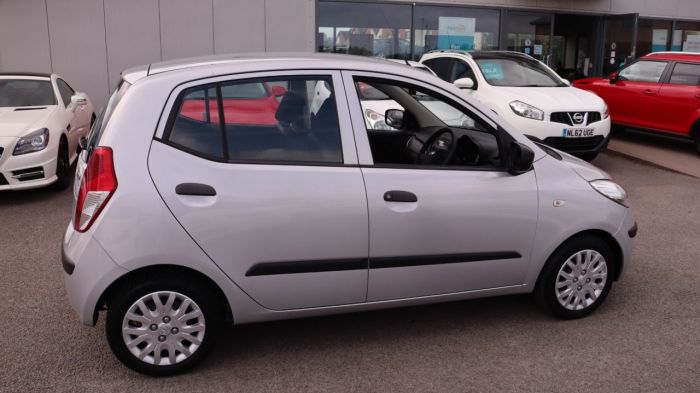 Hyundai i10 1.2 CLASSIC 5d 77 BHP Hatchback Petrol SILVER