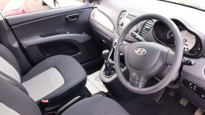 Hyundai i10 1.2 CLASSIC 5d 77 BHP Hatchback Petrol SILVER