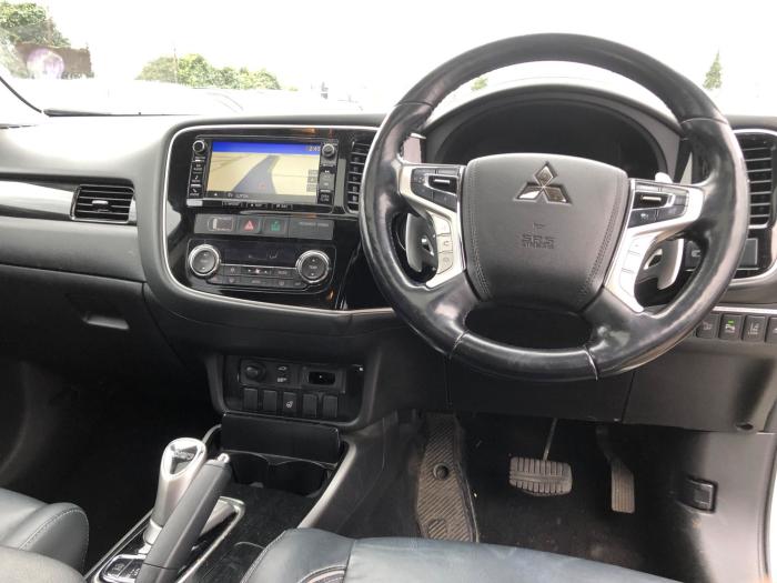 Mitsubishi Outlander 2.0 PHEV GX4hs 5dr Auto Estate Petrol Parallel PHEV WHITE