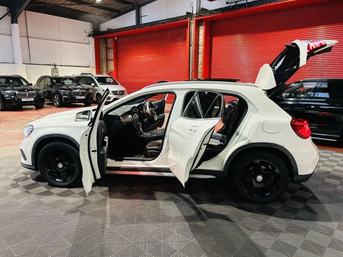 Mercedes-Benz GLA 2.1 GLA200d AMG Line (Premium Plus) SUV 5dr Diesel 7G-DCT Euro 6 (s/s) (136 ps) SUV Diesel WHITE