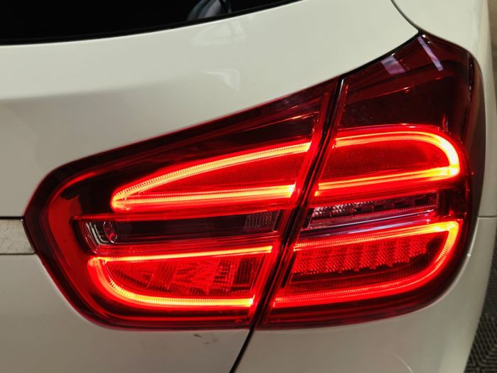 Mercedes-Benz GLA 2.1 GLA200d AMG Line (Premium Plus) SUV 5dr Diesel 7G-DCT Euro 6 (s/s) (136 ps) SUV Diesel WHITE