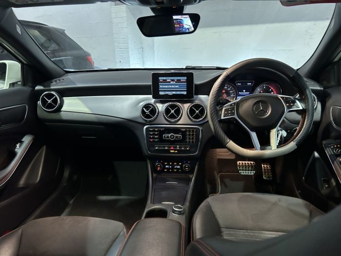 Mercedes-Benz GLA 2.1 GLA200d AMG Line (Premium Plus) SUV 5dr Diesel 7G-DCT Euro 6 (s/s) (136 ps) SUV Diesel WHITE