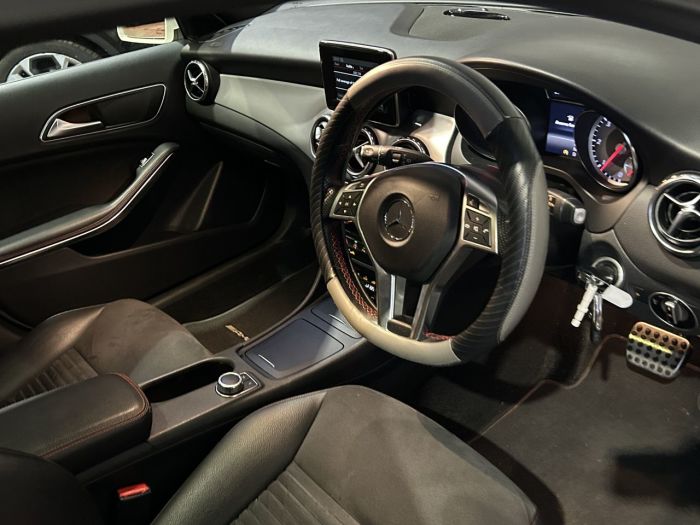 Mercedes-Benz GLA 2.1 GLA200d AMG Line (Premium Plus) SUV 5dr Diesel 7G-DCT Euro 6 (s/s) (136 ps) SUV Diesel WHITE