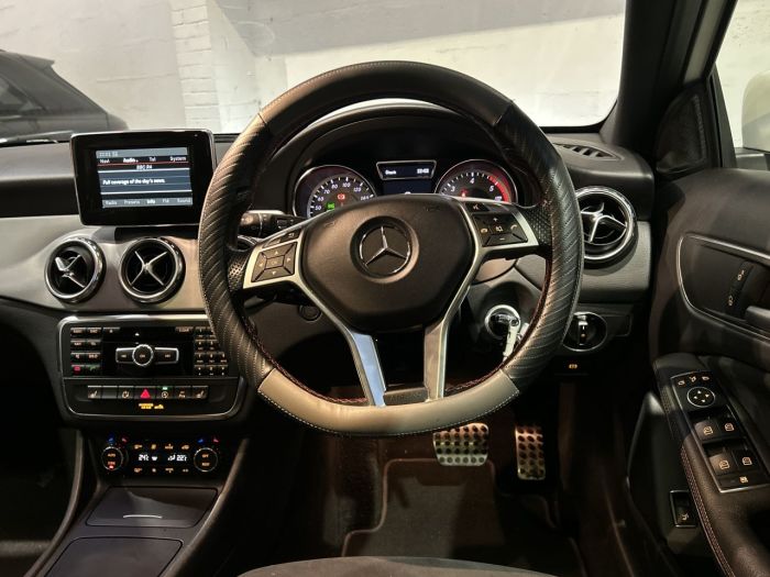 Mercedes-Benz GLA 2.1 GLA200d AMG Line (Premium Plus) SUV 5dr Diesel 7G-DCT Euro 6 (s/s) (136 ps) SUV Diesel WHITE