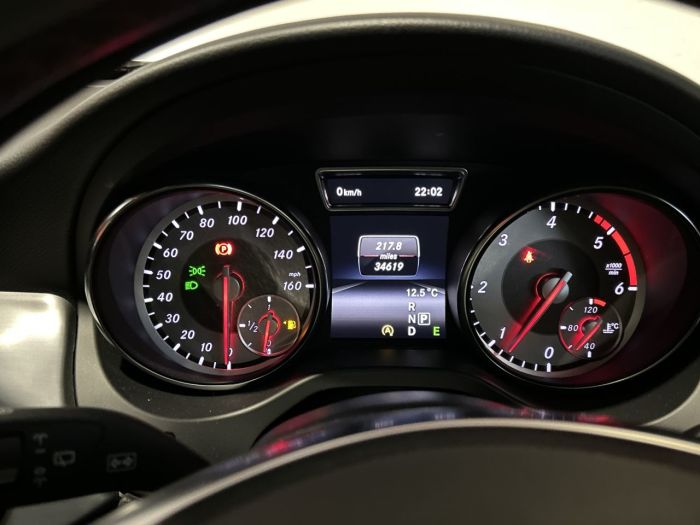 Mercedes-Benz GLA 2.1 GLA200d AMG Line (Premium Plus) SUV 5dr Diesel 7G-DCT Euro 6 (s/s) (136 ps) SUV Diesel WHITE