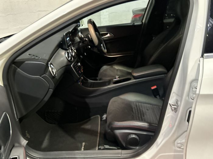 Mercedes-Benz GLA 2.1 GLA200d AMG Line (Premium Plus) SUV 5dr Diesel 7G-DCT Euro 6 (s/s) (136 ps) SUV Diesel WHITE