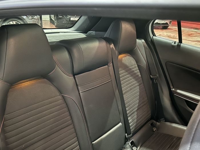 Mercedes-Benz GLA 2.1 GLA200d AMG Line (Premium Plus) SUV 5dr Diesel 7G-DCT Euro 6 (s/s) (136 ps) SUV Diesel WHITE