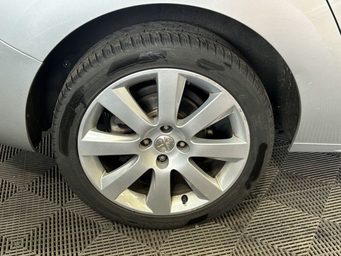 Peugeot 5008 1.6 BlueHDi Allure MPV 5dr Diesel EAT Euro 6 (s/s) (120 ps) MPV Diesel SILVER