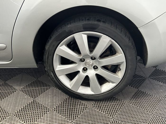 Peugeot 5008 1.6 BlueHDi Allure MPV 5dr Diesel EAT Euro 6 (s/s) (120 ps) MPV Diesel SILVER
