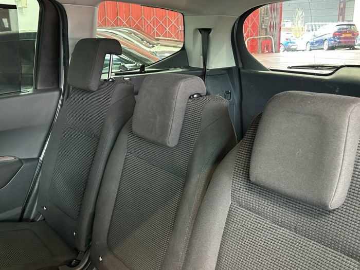 Peugeot 5008 1.6 BlueHDi Allure MPV 5dr Diesel EAT Euro 6 (s/s) (120 ps) MPV Diesel SILVER