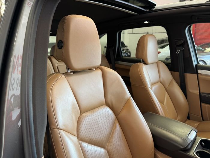 Porsche Cayenne 3.0 TD V6 SUV 5dr Diesel TiptronicS 4WD Euro 6 (s/s) (262 ps) SUV Diesel GREY