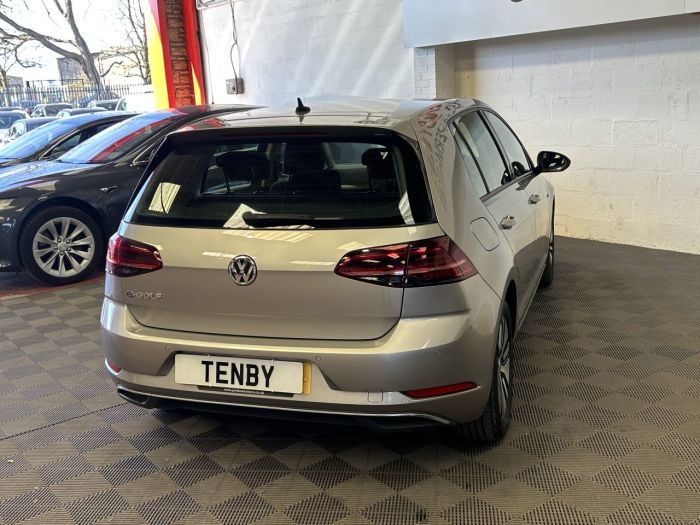 Volkswagen e-Golf e-Golf Hatchback 5dr Electric Auto (115 ps) Hatchback Electric SILVER