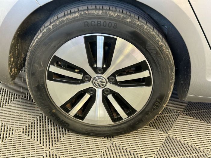 Volkswagen e-Golf e-Golf Hatchback 5dr Electric Auto (115 ps) Hatchback Electric SILVER