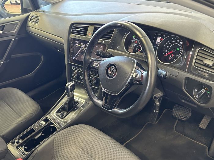 Volkswagen e-Golf e-Golf Hatchback 5dr Electric Auto (115 ps) Hatchback Electric SILVER