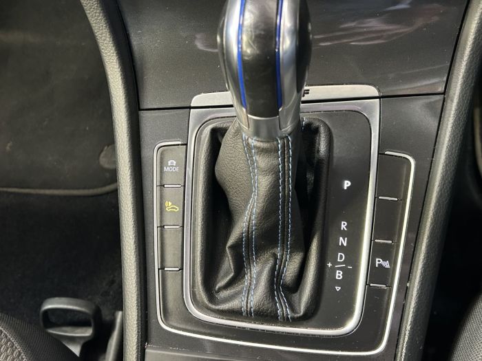 Volkswagen e-Golf e-Golf Hatchback 5dr Electric Auto (115 ps) Hatchback Electric SILVER