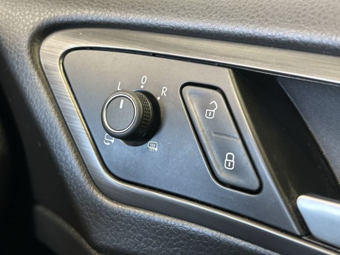 Volkswagen e-Golf e-Golf Hatchback 5dr Electric Auto (115 ps) Hatchback Electric SILVER