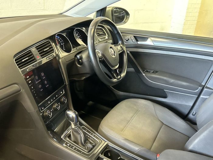 Volkswagen e-Golf e-Golf Hatchback 5dr Electric Auto (115 ps) Hatchback Electric SILVER