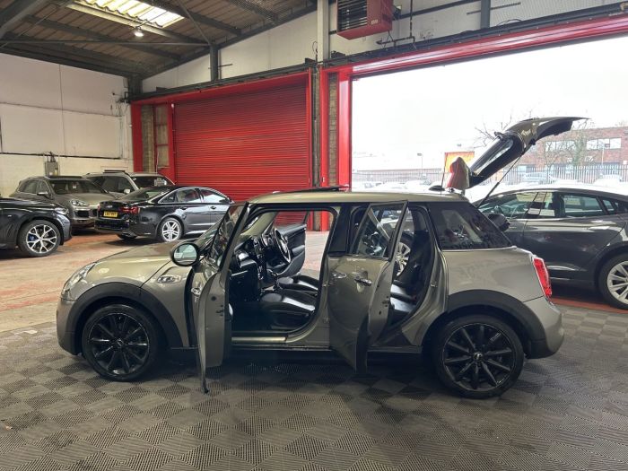 Mini Hatch 2.0 Cooper S Hatchback 5dr Petrol Auto Euro 6 (s/s) (192 ps) Hatchback Petrol SILVER