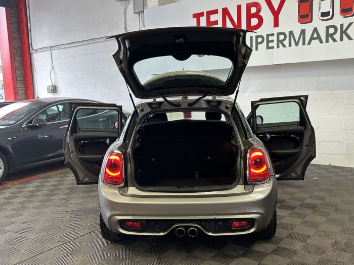 Mini Hatch 2.0 Cooper S Hatchback 5dr Petrol Auto Euro 6 (s/s) (192 ps) Hatchback Petrol SILVER