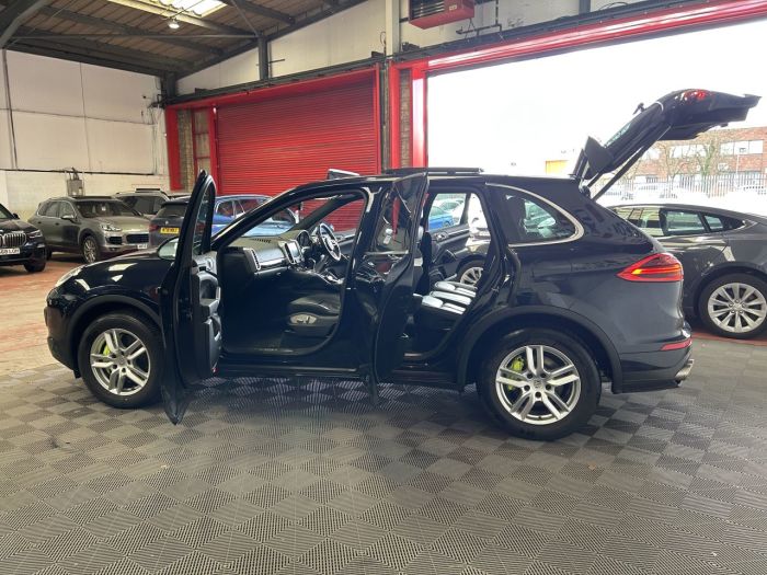 Porsche Cayenne 3.0 V6 E-Hybrid S SUV 5dr Petrol Plug-in Hybrid TiptronicS 4WD Euro 6 (s/s) (416 ps) SUV Hybrid BLUE