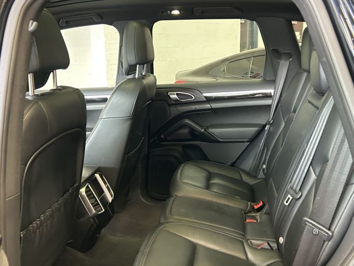 Porsche Cayenne 3.0 V6 E-Hybrid S SUV 5dr Petrol Plug-in Hybrid TiptronicS 4WD Euro 6 (s/s) (416 ps) SUV Hybrid BLUE