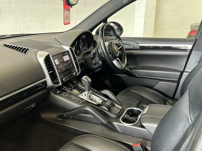 Porsche Cayenne 3.0 V6 E-Hybrid S SUV 5dr Petrol Plug-in Hybrid TiptronicS 4WD Euro 6 (s/s) (416 ps) SUV Hybrid BLUE