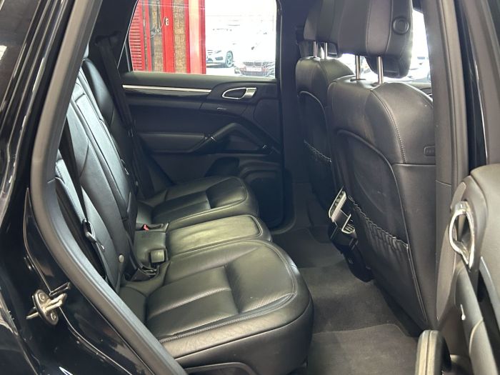 Porsche Cayenne 3.0 V6 E-Hybrid S SUV 5dr Petrol Plug-in Hybrid TiptronicS 4WD Euro 6 (s/s) (416 ps) SUV Hybrid BLUE