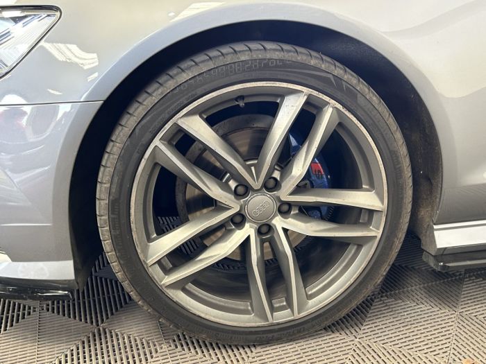 Audi A6 Avant 2.0 TDI ultra Black Edition Estate 5dr Diesel S Tronic Euro 6 (s/s) (190 ps) Estate Diesel GREY